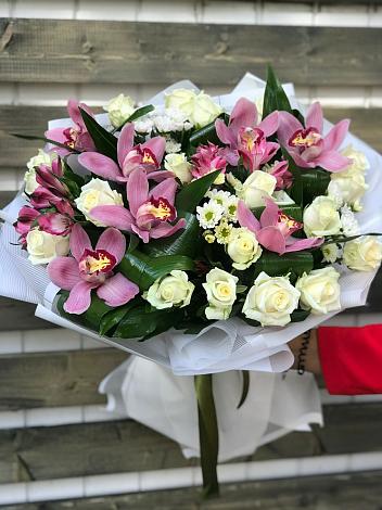 Букет цветов из: Розы и Хризантемы в Новопокровское 