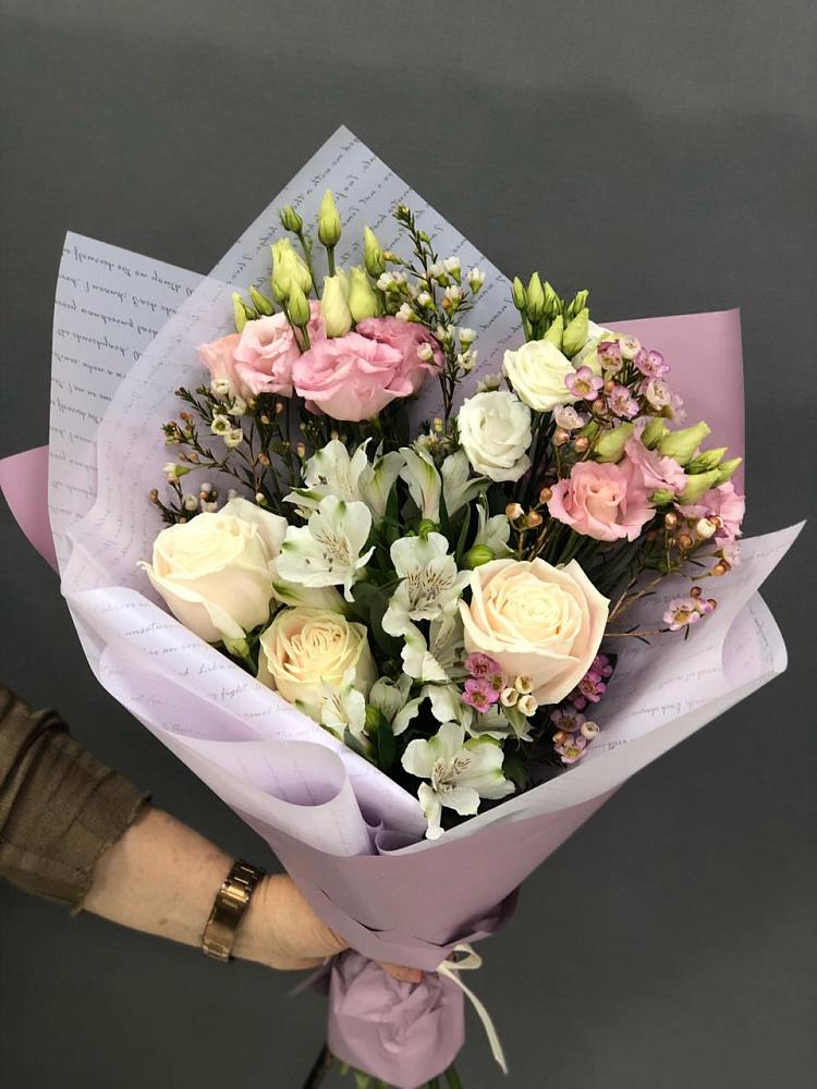 Букет цветов из: Альстромерии, Розы и Лизиантусы в Новопокровское 