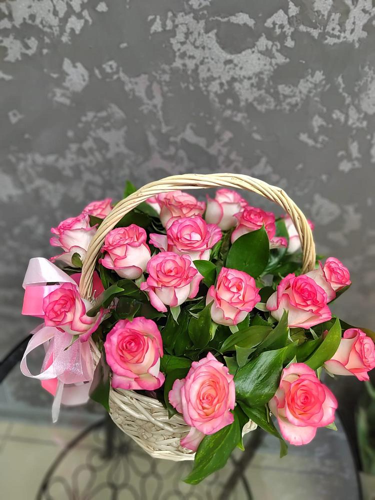 Цветочная композиция из Розы в корзине в Новопокровское 