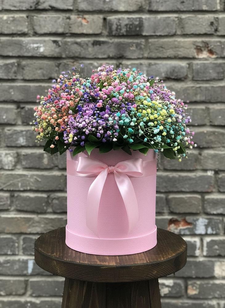 Цветочная композиция из Гипсофила и Розы в шляпной коробке в Новопокровское 