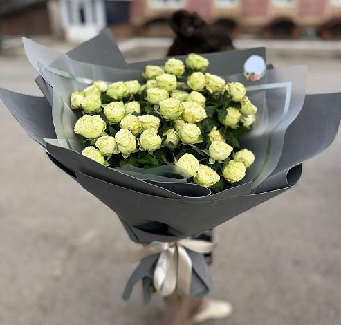 Букет Белые кустовые розы Солинеро в Новопокровское 