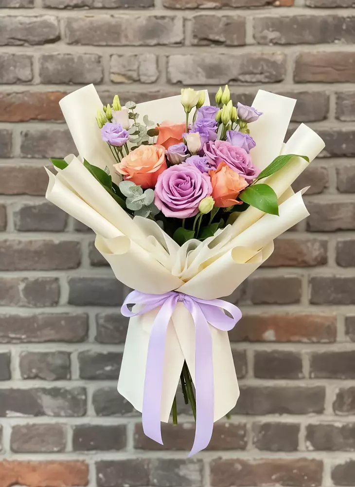 Букет цветов из: Лизиантусы и Розы в Новопокровское 