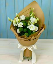 Букет цветов из:  Хризантемы и Лизиантусы в Новопокровское 