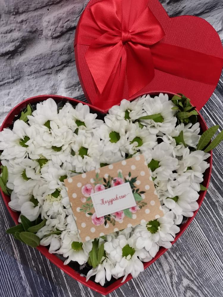 Цветочная композиция из Хризантемы в виде сердца в Новопокровское 