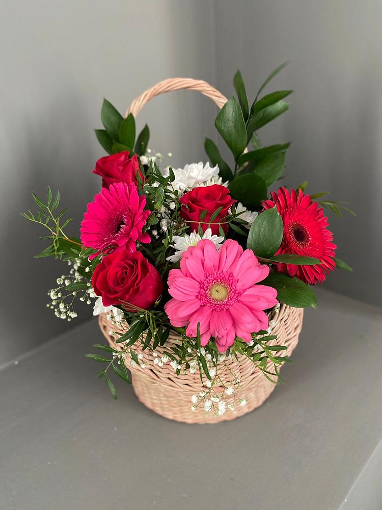 Цветочная композиция из Розы, Хризантемы и Герберы в корзине в Новопокровское 