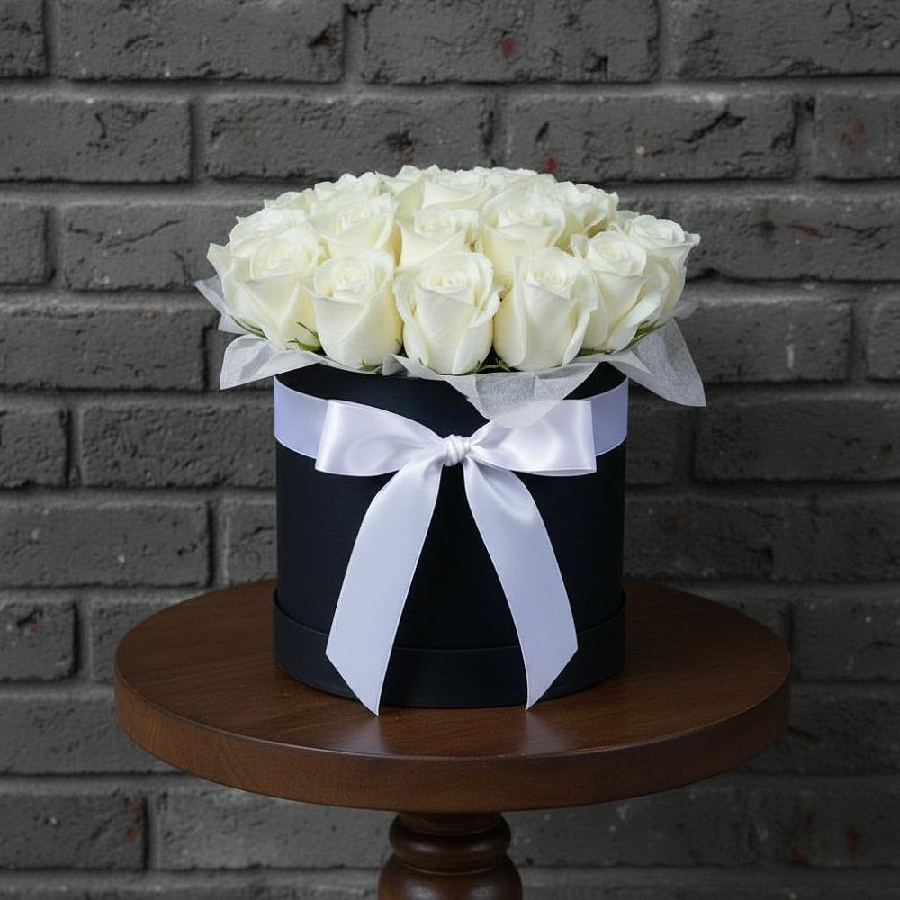 Цветочная композиция из Розы в шляпной коробке в Новопокровское 