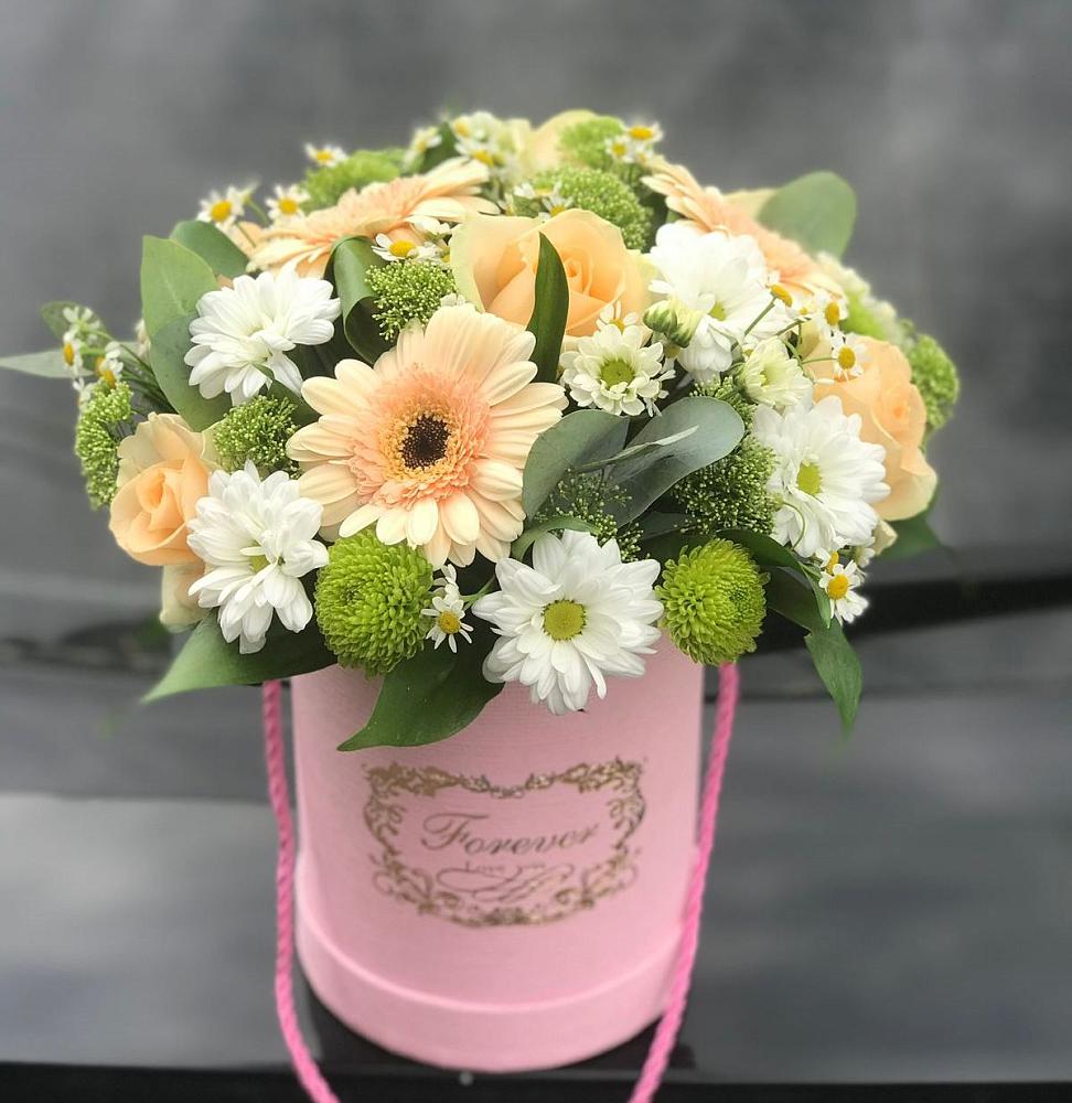 Цветочная композиция из Розы, Герберы и Хризантемы в шляпной коробке в Новопокровское 