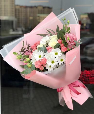 Букет цветов из: Розы, Лизиантусы и Хризантемы в Новопокровское 