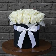 Цветочная композиция из Розы в шляпной коробке в Новопокровское 