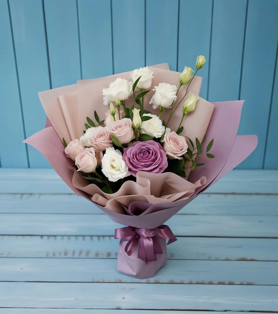 Букет цветов из: Розы и Лизиантусы в Новопокровское 